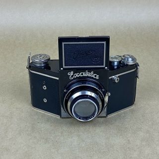 Exakta B V - 5 1937 Vintage Film Camera W/ Xenar 7.  5cm 2.  8 & Leather Case - VIEW 2