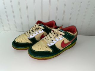 Size 8.  5 Nike Sb Dunk Low Mosquito Vintage 2008
