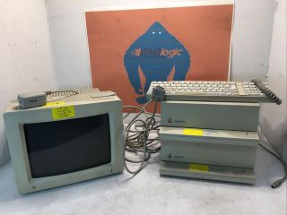 Vintage Apple Iigs Computer With Kb/monitor J2628