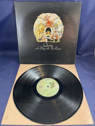 Queen - A Day At The Races - 1976 Us 1st Press / Elektra 6e - 101 - A Sp