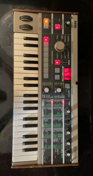Vintage Korg “microkorg” 37 - Mini Key / 4 - Voice Synthesizer,  Vocoder,  Mini Piano