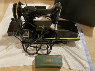 Vintage Electric Singer Sewing Machine Featherweight With Case & Accessories 2