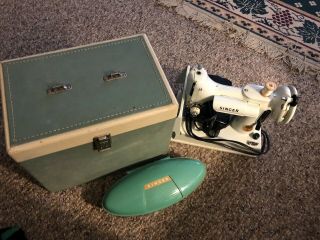 Vintage Singer 221 K Featherweight Portable Sewing Machine With Accesories