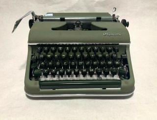 Olympia SM2 Vintage Typewriter,  West Germany,  Near,  with Case,  1952, 3