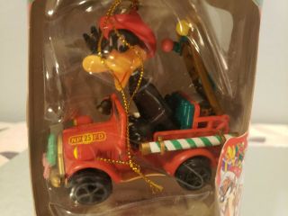 Looney Tunes Trevco Daffy Duck Fire Truck Christmas Ornament 2000 2