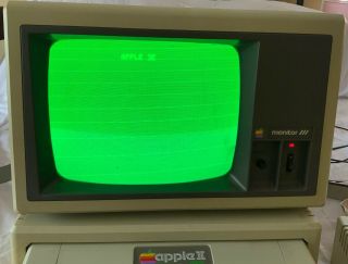 Vintage 1982 Apple II PLUS Computer with Monitor 2