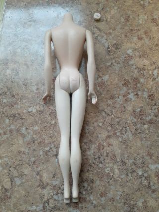 VINTAGE BODY BARBIE 2 or 3 TURNING WHITE WITH AGE BROKEN NECK KNOB 4