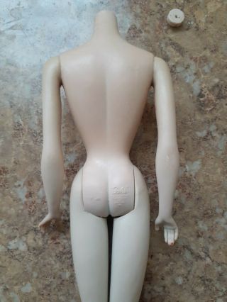 VINTAGE BODY BARBIE 2 or 3 TURNING WHITE WITH AGE BROKEN NECK KNOB 5