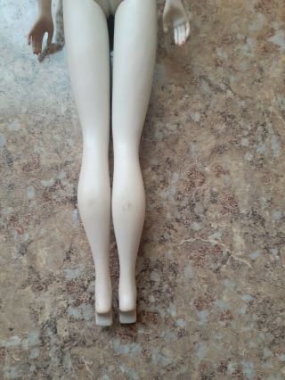 VINTAGE BODY BARBIE 2 or 3 TURNING WHITE WITH AGE BROKEN NECK KNOB 6