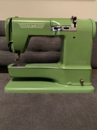 Vintage ELNA Supermatic Portable Sewing Machine Type 722010 3