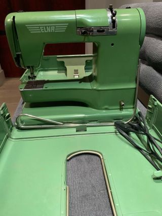 Vintage ELNA Supermatic Portable Sewing Machine Type 722010 6