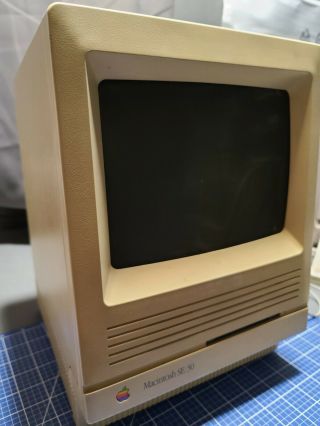 Vintage Apple Macintosh Mac Se/30 40 Mb Hdd W/ Keyboard & Mouse