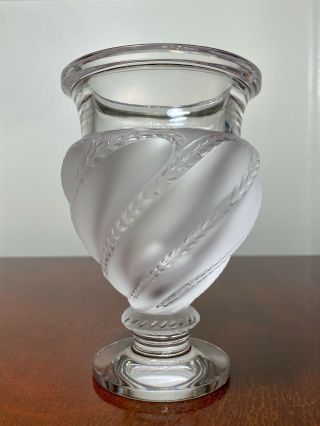 Vintage Signed Lalique Frosted Crystal Glass " Ermenonville " Footed Swirl Vase