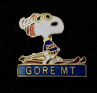 Gore Mountain Snoopy Skiing Ski Pin Resort Badge York Travel Souvenir