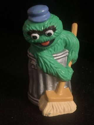 Sesame Street Oscar The Grouch Trash Can Broom Pvc Toy Figure Figurine Set