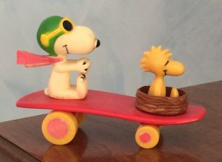Peanuts 1972 Aviva Snoopy And Woodstock Rolling Skateboards