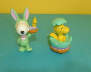Whitman Snoopy Figure Pvc Easter Snoopy In Green Bunny Suit & Woodstock In Egg