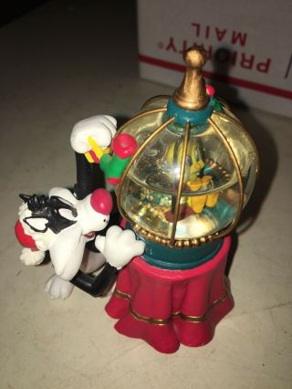 Looney Tunes Christmas Sylvester And Tweety Bird Globe