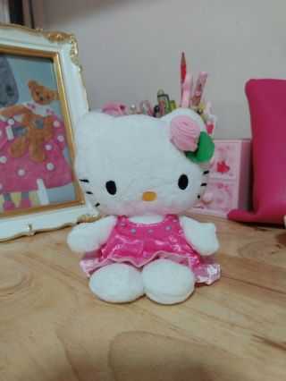 Sanrio Hello Kitty Pink Dress 5 " Plush Doll Bean Bottom Stuffed Toy Doll 2010
