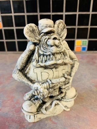 HERE KTTY KITTY RAT FINK FIGURE WITH WEAPON.  ED BIG DADDY ROTH WIERD - O 2