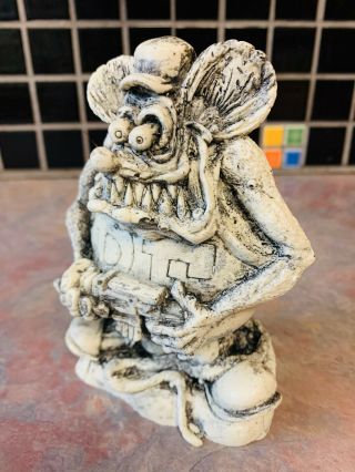 HERE KTTY KITTY RAT FINK FIGURE WITH WEAPON.  ED BIG DADDY ROTH WIERD - O 3