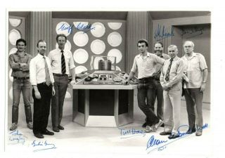 Dr Who Early Episodes Signed 8x6 B/w Photo Autographed By The Crew Rare