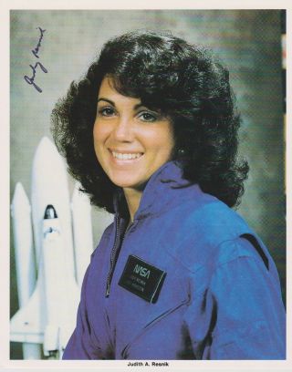 Judy Resnik - Hand Signed 8 " X10 " Color Nasa Photo - Psa/dna Full Letter Of Auth.