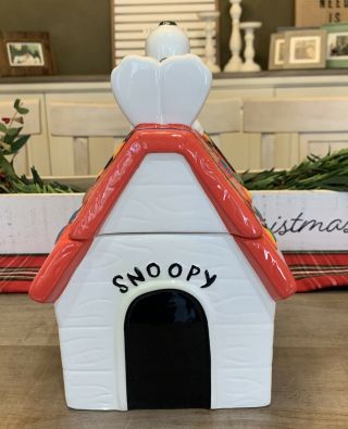 Peanuts Snoopy Doghouse Christmas Ceramic Cookie Jar - Holidays 3