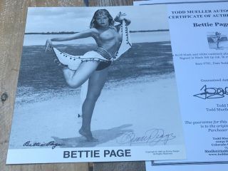 Bettie Page - Bunny Yeager Authentic 8 X 10 Photo Signed Cleopatra Dressed