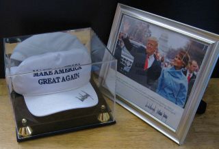 Donald J.  Trump Make America Great Again Hat,  Rnc Signed Cali - Fame Maga In Case