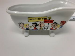 Snoopy And The Peanuts Gang 5 1/2 Inch Ceramic Bathtub Trinket Dish