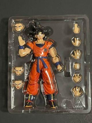 S.  H.  Figuarts Goku a Saiyan raised on Earth (Pre - Owned) 2