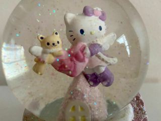 2005 Sanrio Hello Kitty Glittery Snow Globe 4.  5 