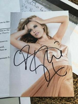 100 Kylie Minogue Signed 6 " X 4 " Photocard (not A Print)