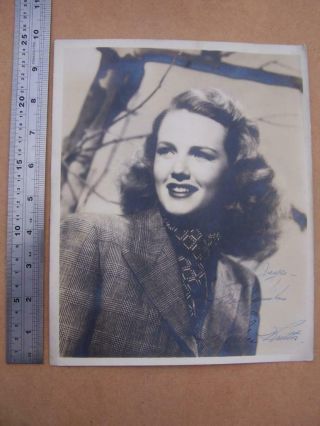 Barbara Britton Autograph (file Gc7)