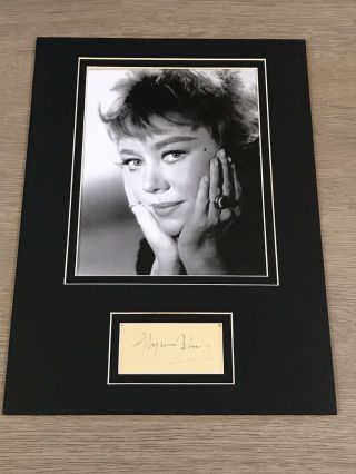 Glynis Johns - Signed Autograph In Mount (12x16)