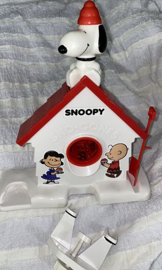 Vintage 1979 Snoopy Sno Cone Machine Snow Cone Maker Shaved Ice Machine Peanuts