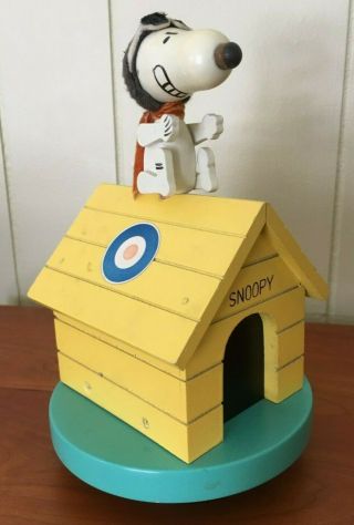 Vintage United Feature Syndicate 1968 Snoopy Wwi Flying Ace Doghouse Music Box