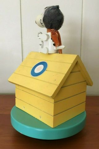 Vintage United Feature Syndicate 1968 Snoopy WWI Flying Ace Doghouse Music Box 3