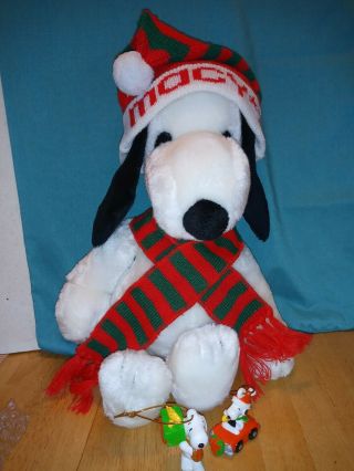 Vtg 20in Macy’s Large Peanuts Snoopy Dog Plush Christmas & 2 Ornaments