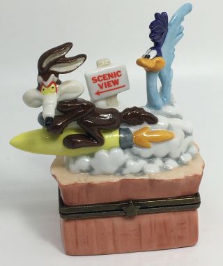 Warner Bros Wile E.  Coyote Road Runner Porcelain Hinged Box By Midwest Of Cannon