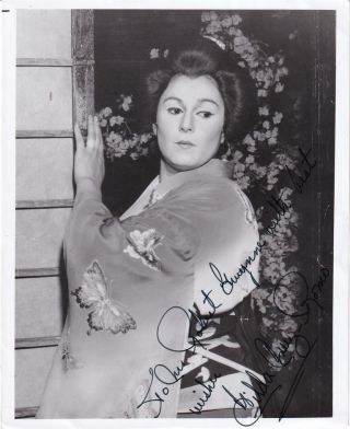 Gilda Cruz - Romo - Signed Photograph (famous Mexican Soprano)
