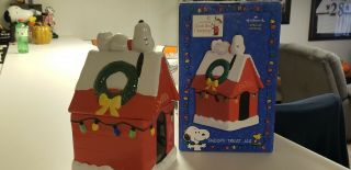 Hallmark Special Edition 40 Yrs Charlie Brown Christmas Snoopy Treat Cookie Jar