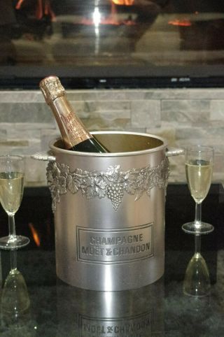 Great French Vintage Plastic Champagne Wine Ice Bucket Cooler Moet & Chandon