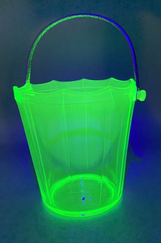 Cambridge Glass Vintage Green Uranium Glass Ice Bucket With Hammered Handle 851
