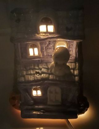 1987 Vintage Casper the Friendly Ghost Ceramic Lighted Haunted House Lamp Figure 2