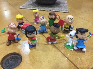 Set Of 10 Charlie Brown Snoopy Lucie Linus Peanuts Figures Music Play Game Toys