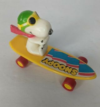 VINTAGE PEANUTS - SPORTS - SNOOPY THE FLYING ACE ON SKATEBOARD FIGURE 1966 2