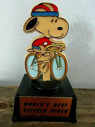 Snoopy Aviva Trophy Vintage Peanuts World 