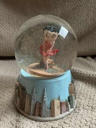 Betty Boop Musical Snow Globe " I Wanna Be Loved By You " By Vandor